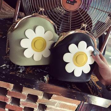 【2017日韓新款時(shí)尚百搭立體小花鏈條女包單肩斜挎包逛街小包包G-559】高碑店市泗莊魔方箱包加工廠 - 產(chǎn)品庫