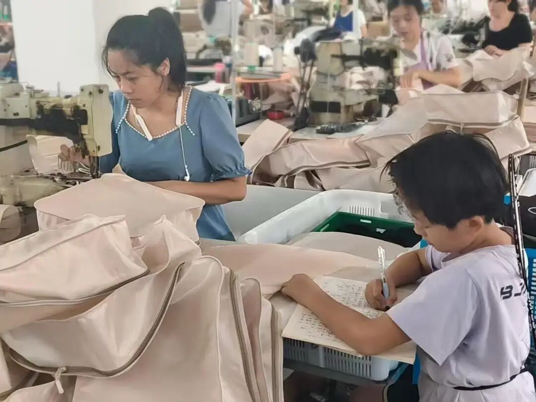 從人大應(yīng)用經(jīng)濟(jì)視角看箱包銷售 市場(chǎng)、策略與消費(fèi)趨勢(shì)分析